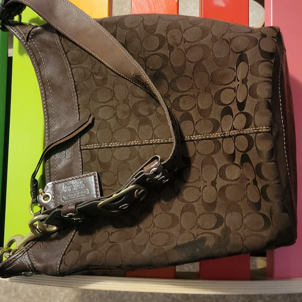 Large Coach Bag. Shoulder strap with adjustable buckle.